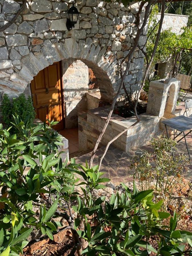 Find Your Peace In A Traditional Country House!! Láyia Zewnętrze zdjęcie